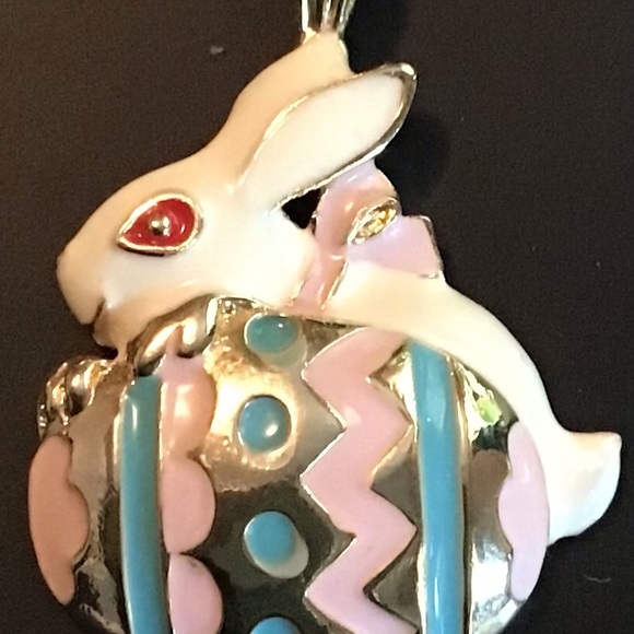 Gold tone bunny and colorful egg pendant - Picture 3 of 5